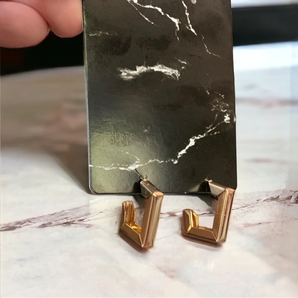 ✨BOUTIQUE✨ Gold Square Earrings